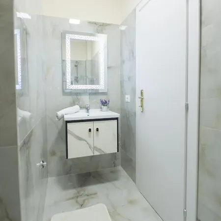 Ingrit Gjoni Appartement Golem (Tirana)