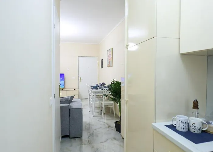 Ingrit Gjoni アパート *